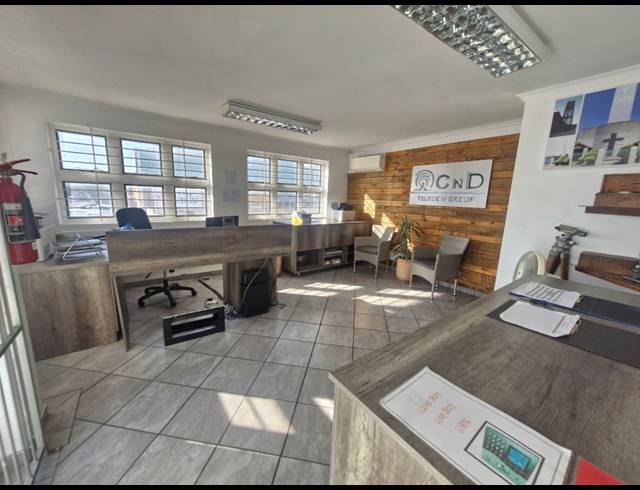 1,270M² WAREHOUSE TO LET IN STIKLAND INDUSTRIAL